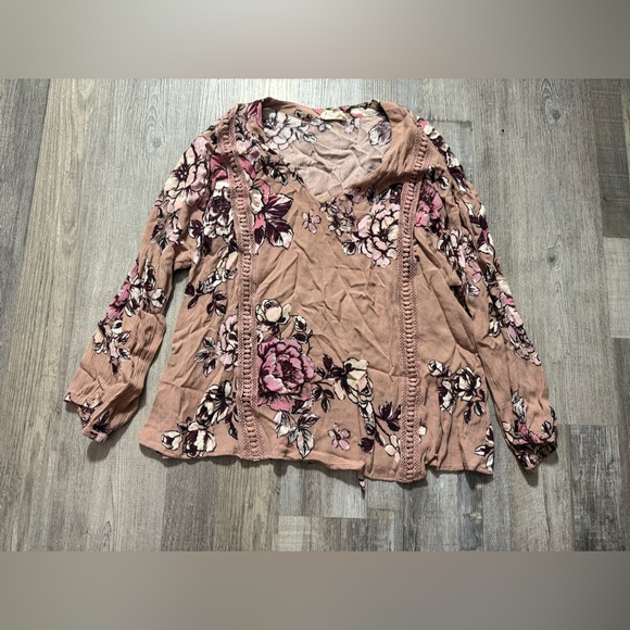 Blu Pepper Tops - Chic Pink Ruffled Blouse with Buttoned Front